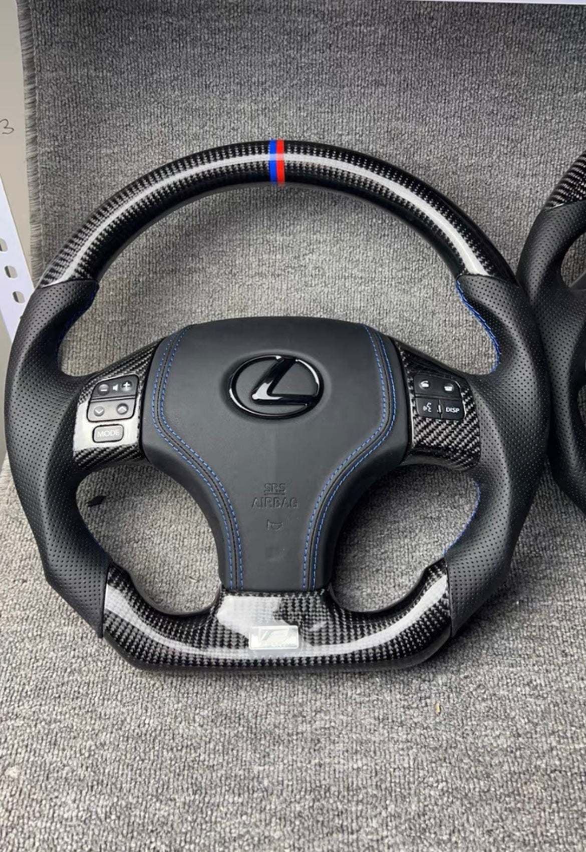 XT-R1 2is carbon fiber wheel
