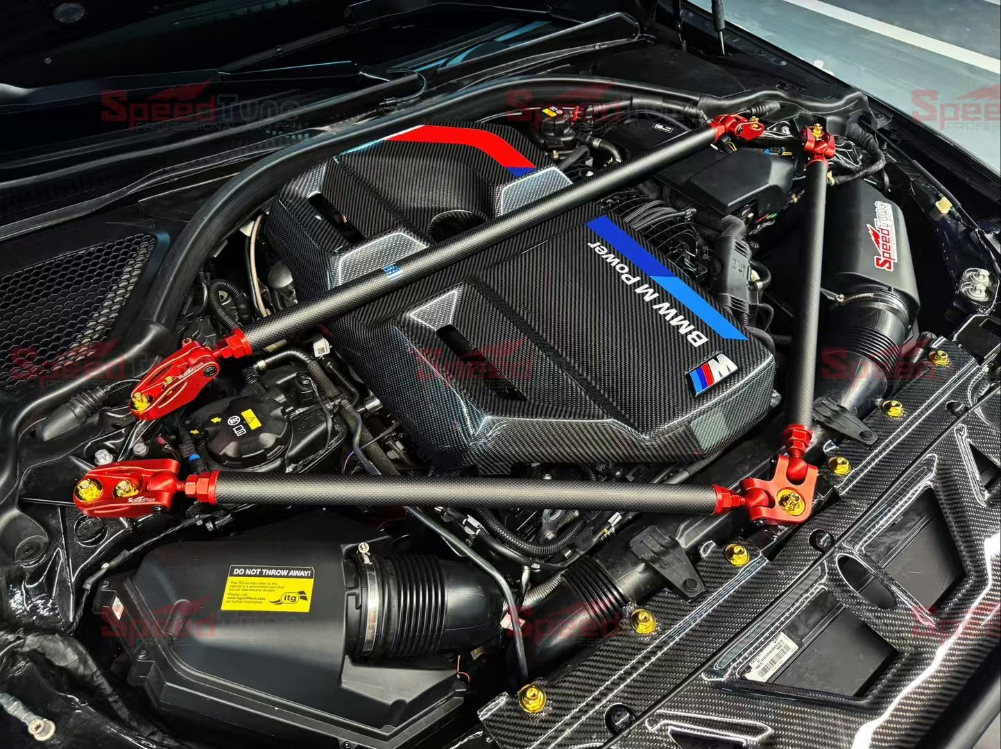 Dry-Carbon Engine Cover for M Power