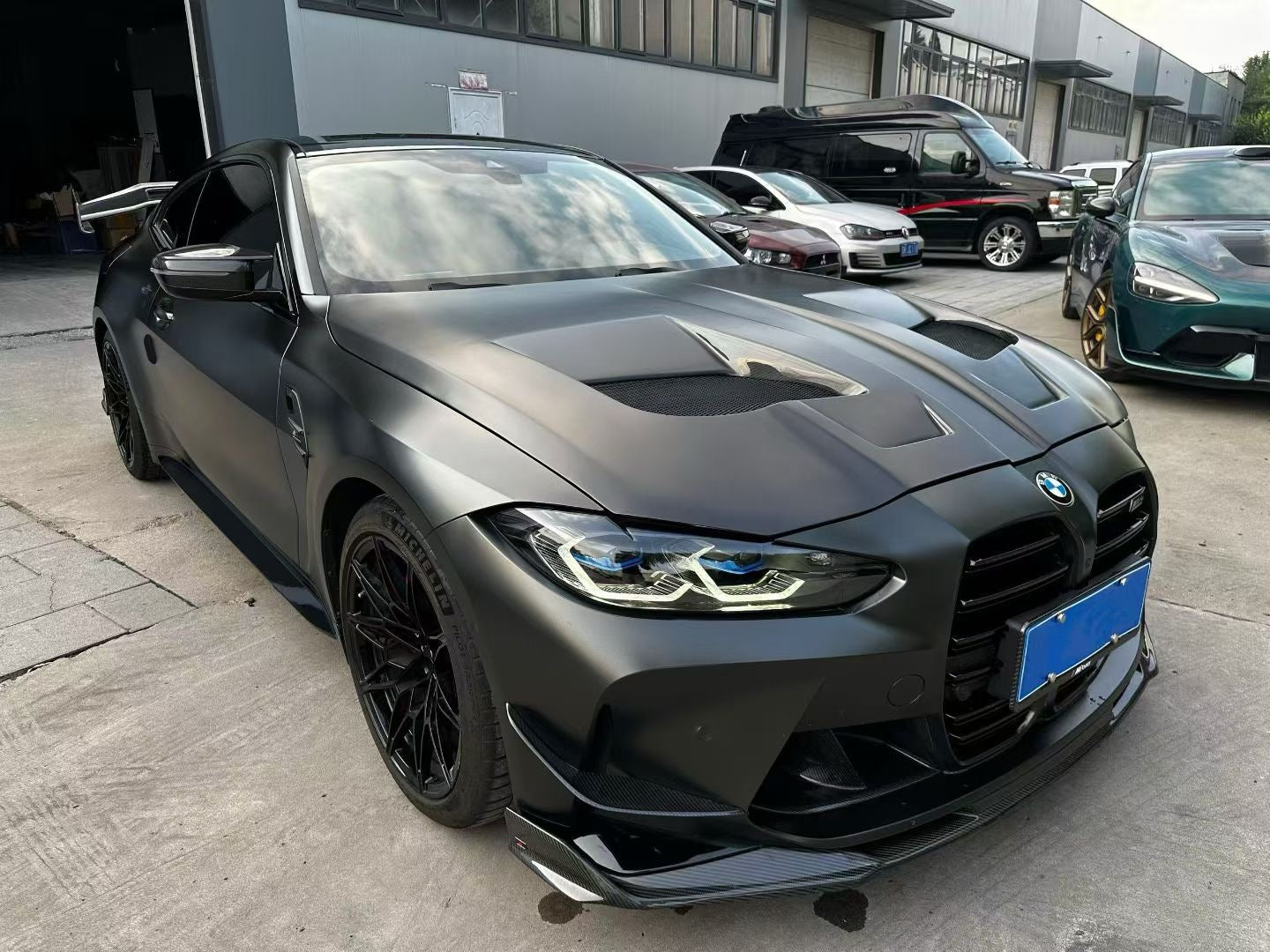 Racing hood for BMW M4 G82