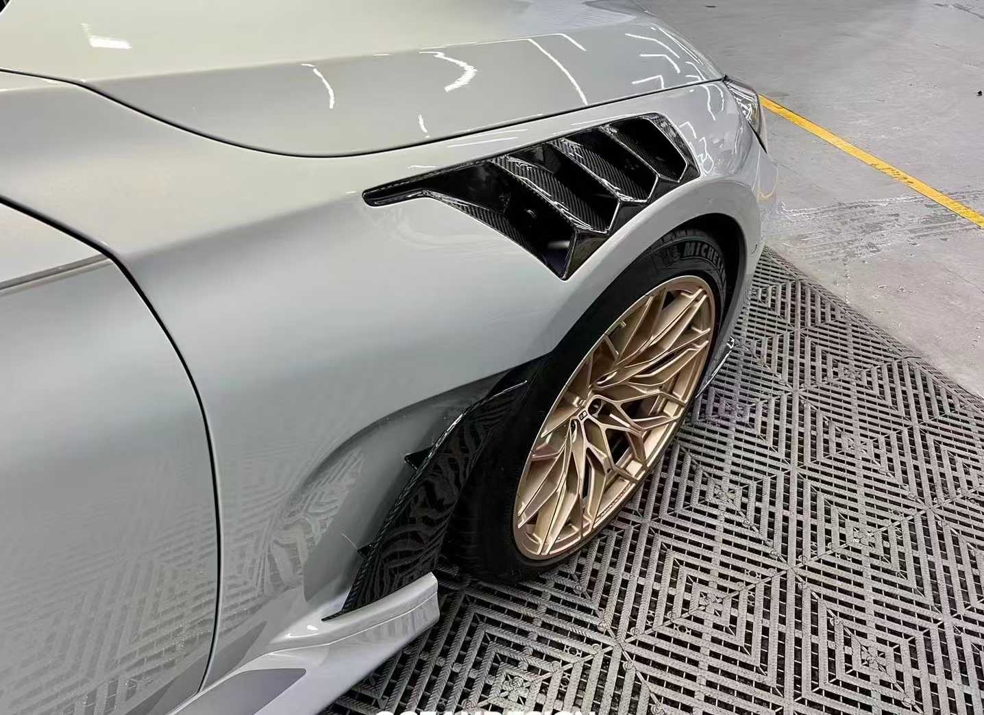 AlphaN-style Fender for M2 G87