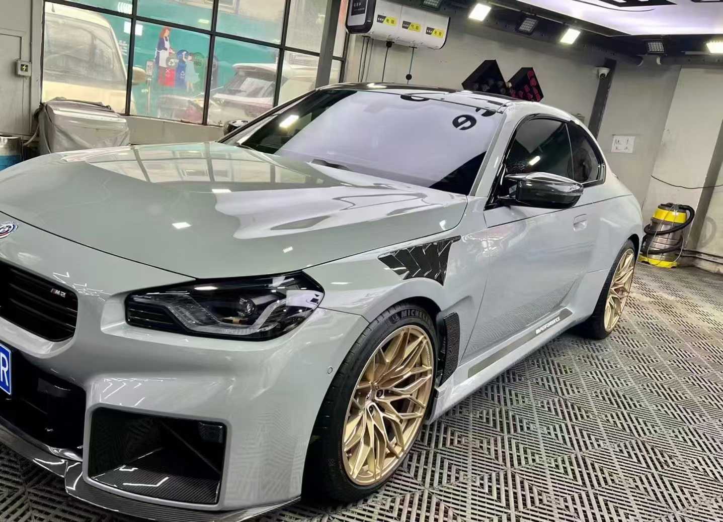 AlphaN-style Fender for M2 G87