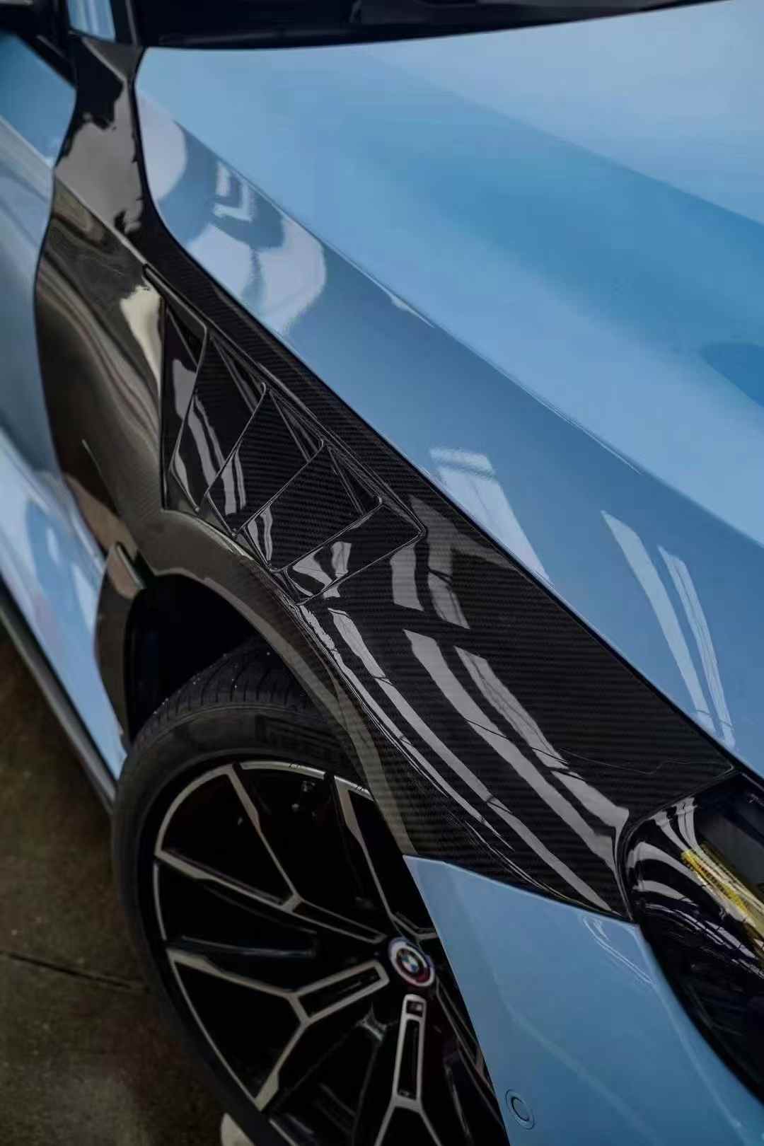 AlphaN-style Fender for M2 G87