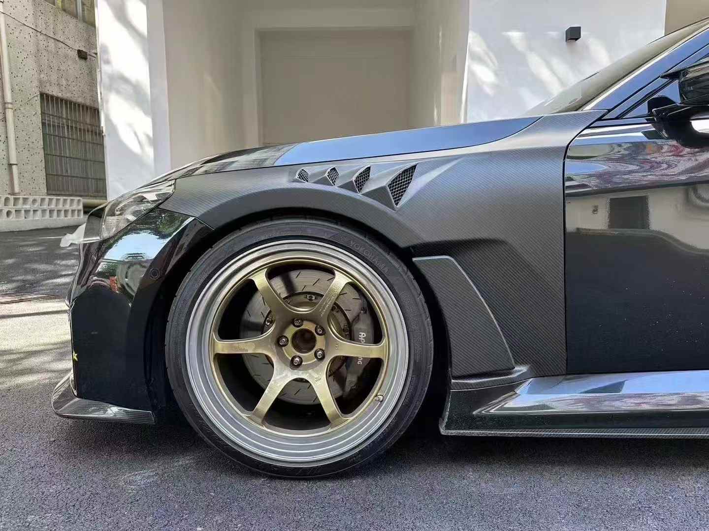 AlphaN-style Fender for M2 G87