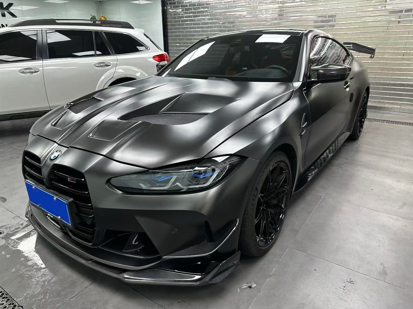 Racing hood for BMW M4 G82
