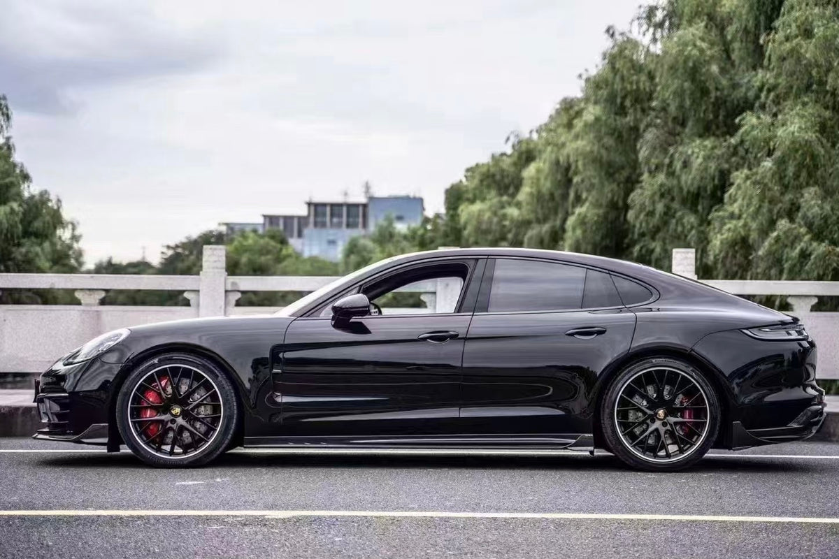 Dry-carbon side skirt for Porsche Panamera GTS 971
