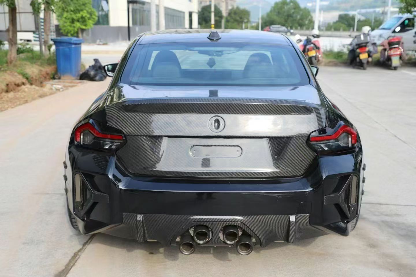 OEM carbon-fiber trunk for M2 G87