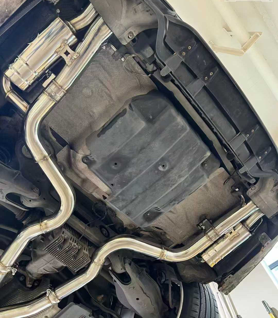Valvetronic exhaust system for C63 AMG