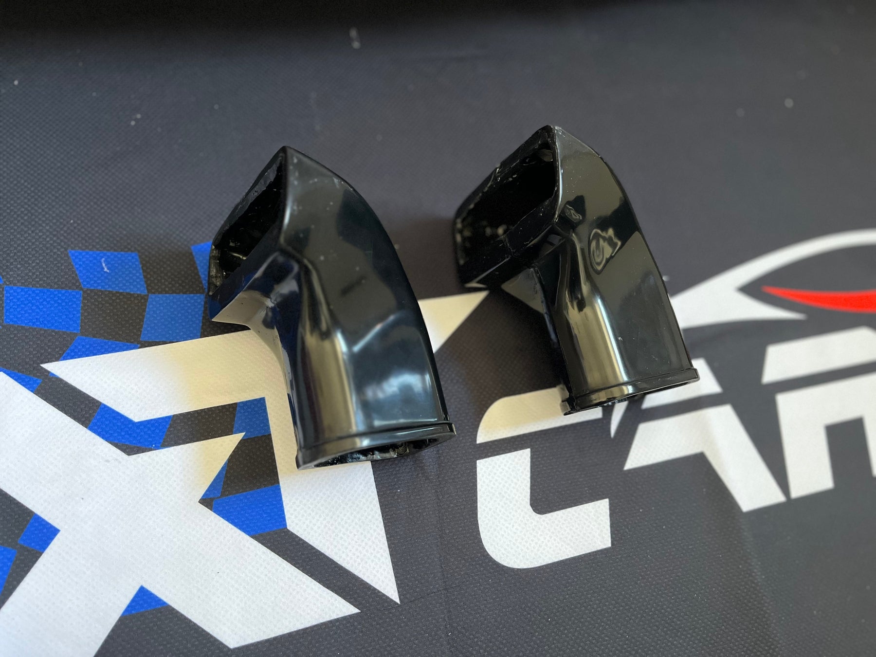 Engine air duct for GTR R35