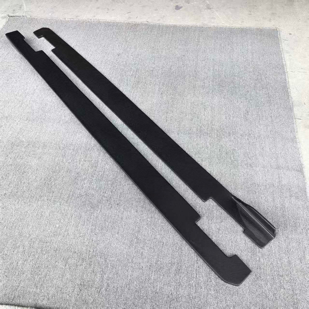Tom's-style side skirt for Lexus GS