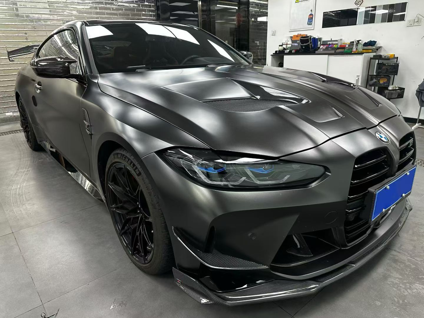 Racing hood for BMW M4 G82