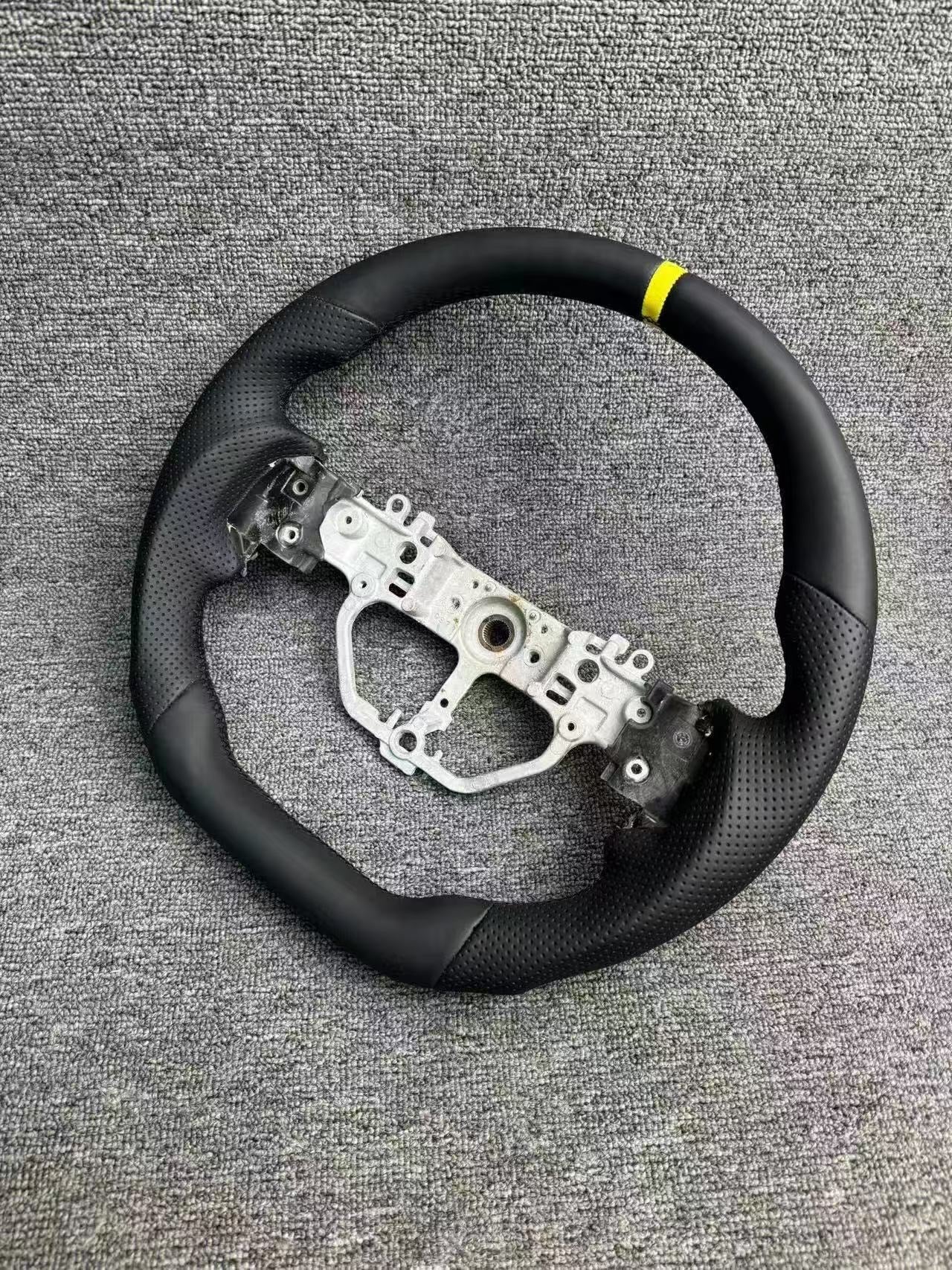 XT-C Leather Steering Wheel for Toyota Spade