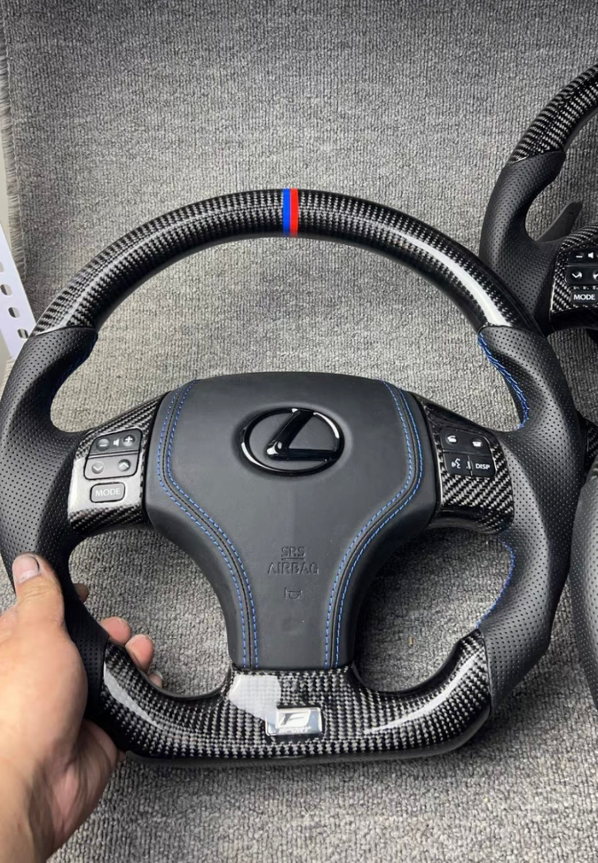 XT-R1 2is carbon fiber wheel