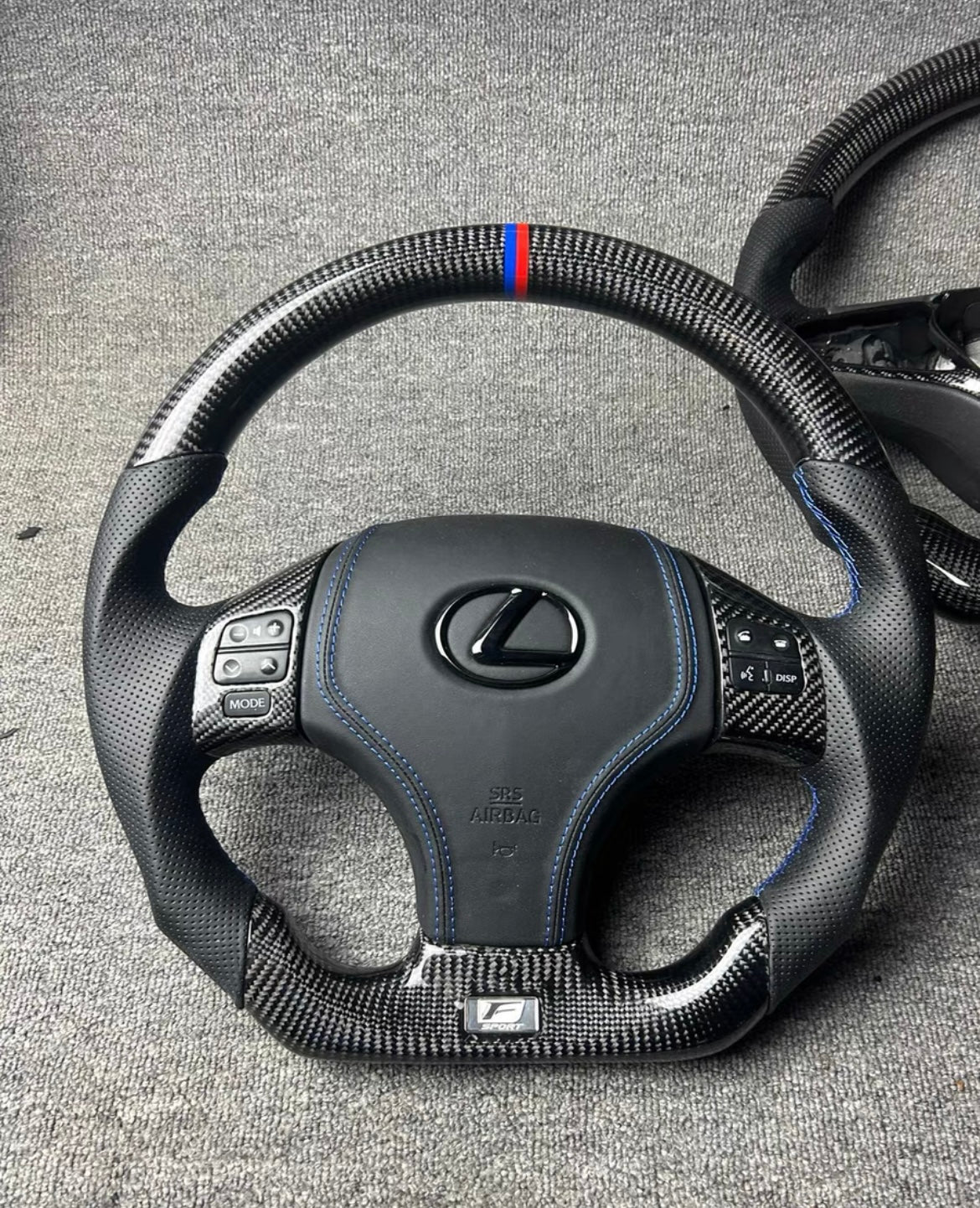 XT-R1 2is carbon fiber wheel